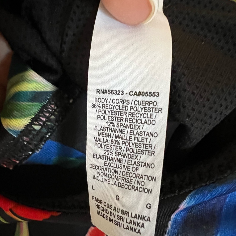 Nike sports bra waiting for a new home to small for me - Picture 6 of 6